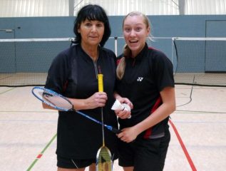 Angela Michalowsky mit Daniela Suhr im Damendoppel