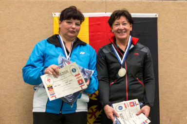 NorddeutscheMeisterschaften - Ilona Kienitz (links) mit Heike Bunn (rechts) Ehrung